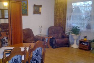 na zdjęciu salon w mieszkaniu na sprzedaż w Warszawie - Bemowo