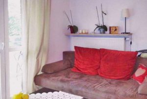 zdjęcie przedstawia fragment salonu w mieszkaniu do sprzedaży w Warszawie na Bemowie