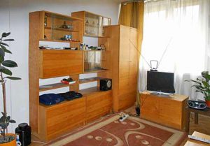 zdjęcie przedstawia salon w mieszkaniu do sprzedaży w Warszawie, w dzielnicy Wola