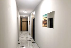 zdjęcie prezentuje wnętrze mieszkania na sprzedaż w Warszawie